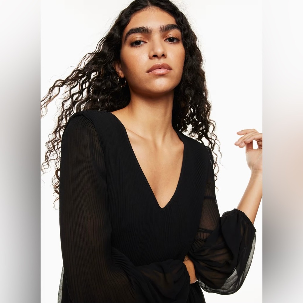 Wilfred Daydreamer V-Neck Blouse in Navy Blue
